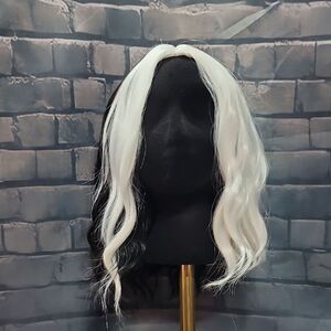 Stylish Black & White Cruella Devil Halloween Cosplay Wig & Accessories